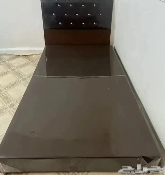 سرير نفر ونص شبه جديد بأكياسه للبيع 100ريال 0