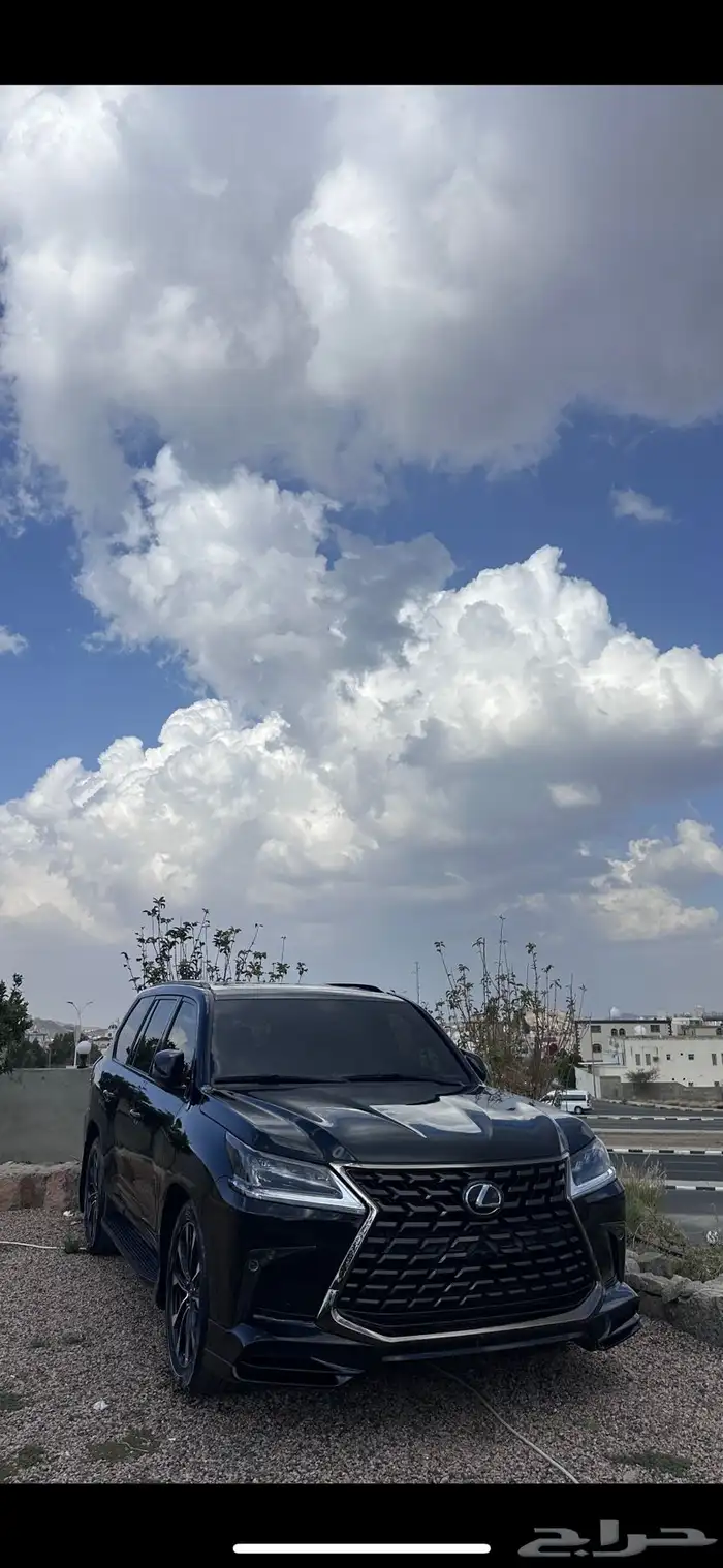 جيب لكزس بلاك ادشن 2021 ممشى قليل 3