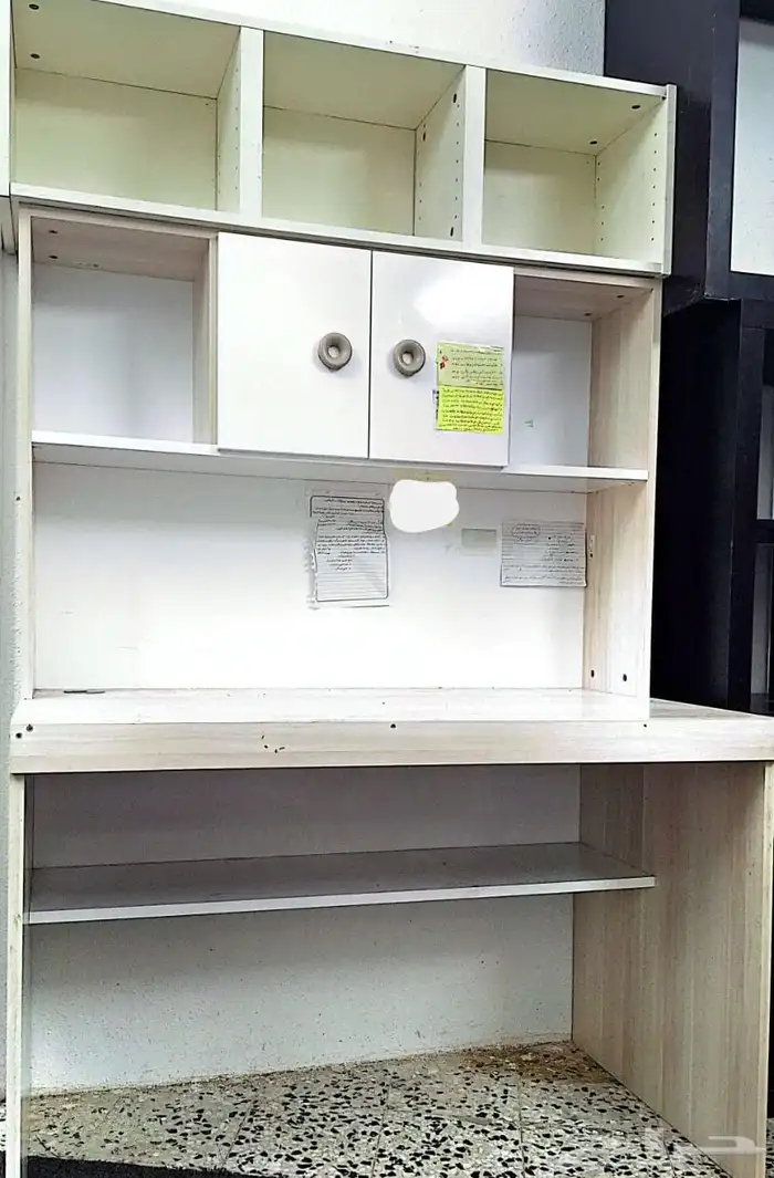 رفوف للكتب ومكتب للقراءة 1