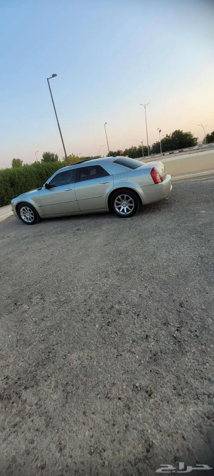 اللبيع كلايزلر هيمي قمه ف النظافه بلد بدي محركاتv8م2006وكاله 74