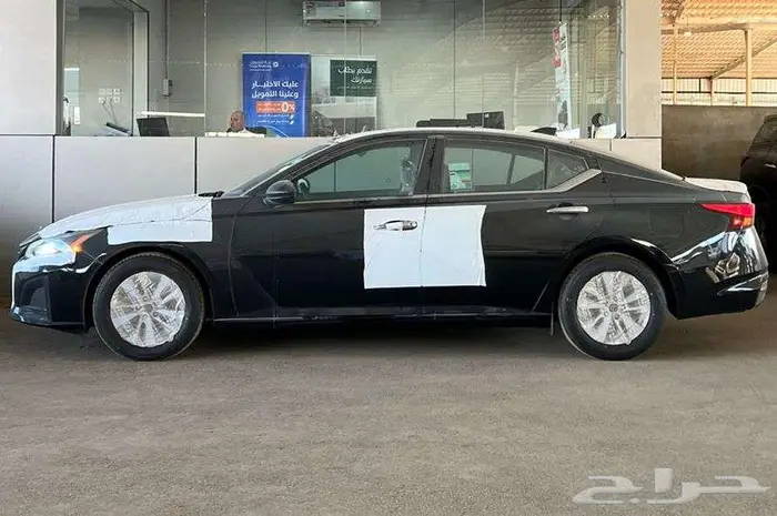 نيسان اليتما اسود استاندر 2025 لدى الفريدي 1