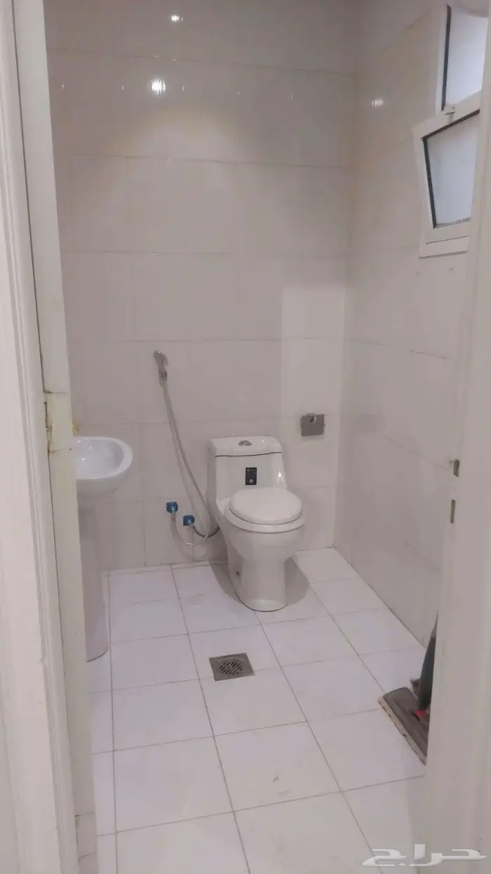 مكتب تجاري للايجار 2