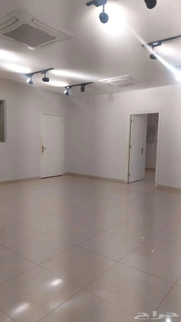 مكتب تجاري للايجار 9