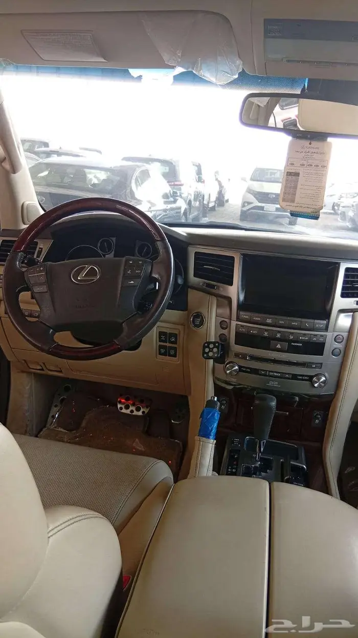 لكزس LX570 موديل 2015 لون زهبى 3
