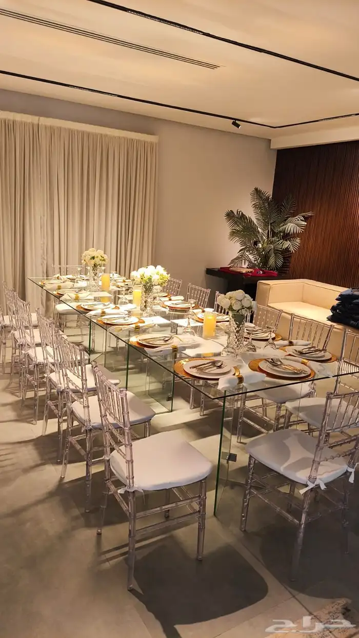 طاولات قزاز و كراسي شفاف 0