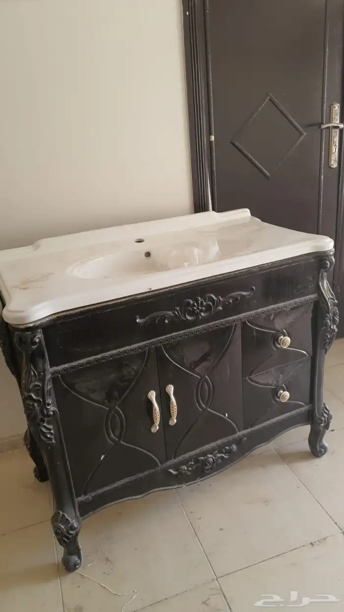 مغسله عند الحمام معا المرايه 0