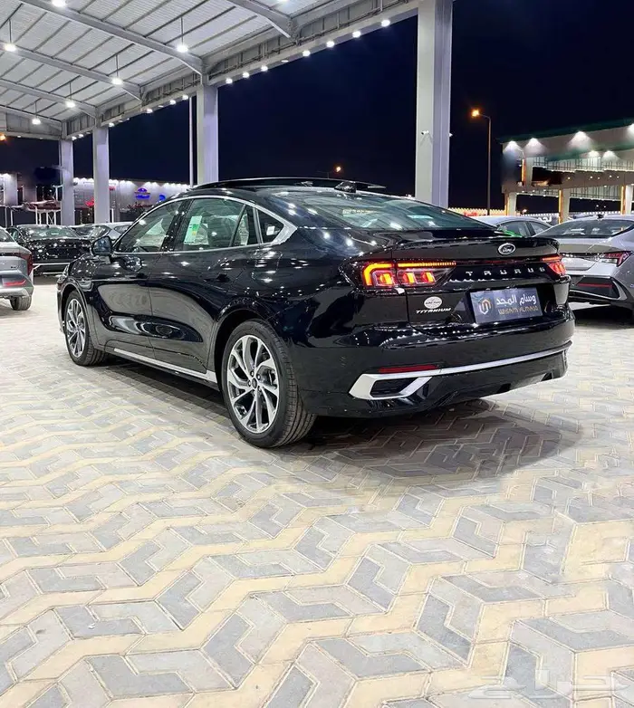 متوفر فورد تورس تيتانيوم بنزين الناغي موديل 2026 4