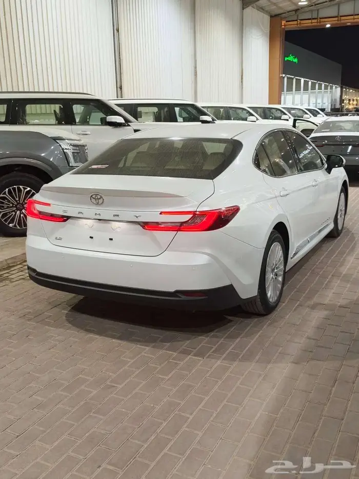 تويوتا كامري ( E-LE ) بنزين 2025 سعودي ( اقل سعر ) بطاقه 2