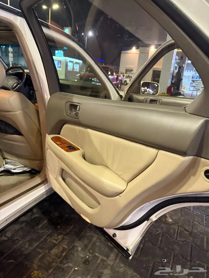 للبيع مقاعد واطباق بيبان لكزس Ls400 بلد 1