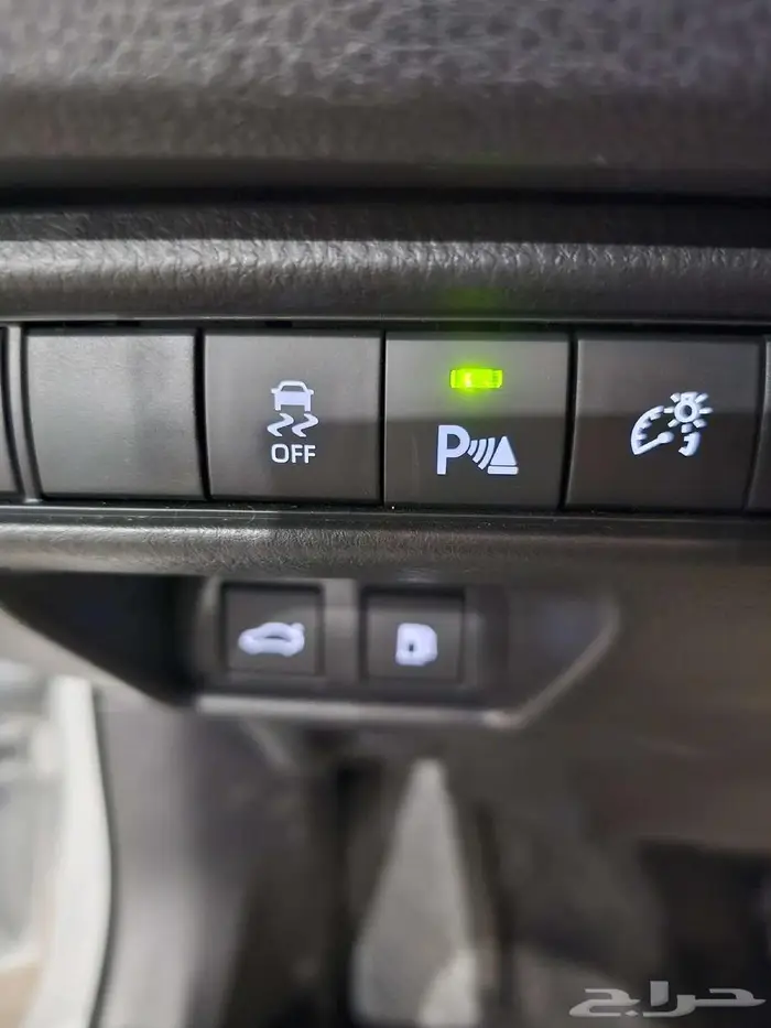 تويوتا كامري E بنزين موديل 2025 10