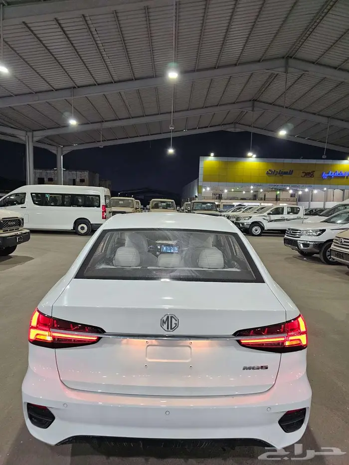 ام جي 5 الشكل الجديد أستاندر 2025 1