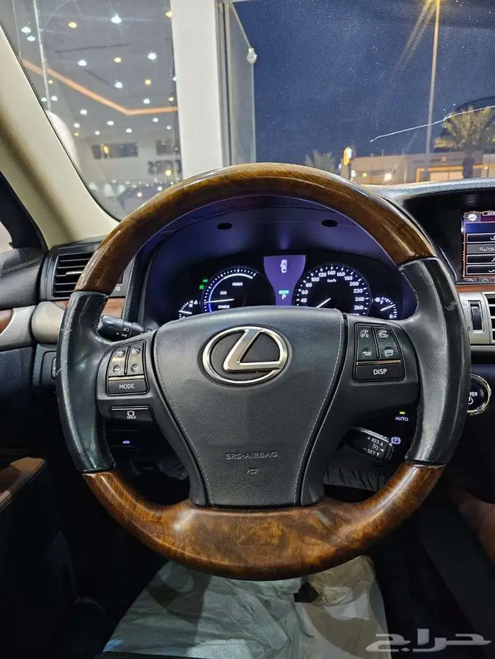 لكزس LS600HL سعودى 2015 عرض خاص 5