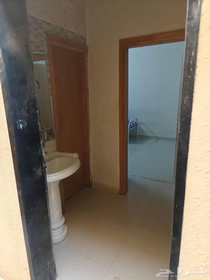 فرصة ذهبية محل زينة سيارات حي طويق شارع بلال 5