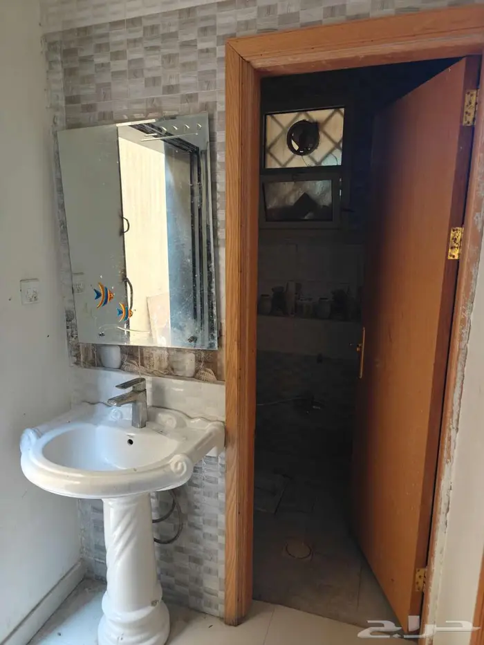 فرصة ذهبية محل زينة سيارات حي طويق شارع بلال 7