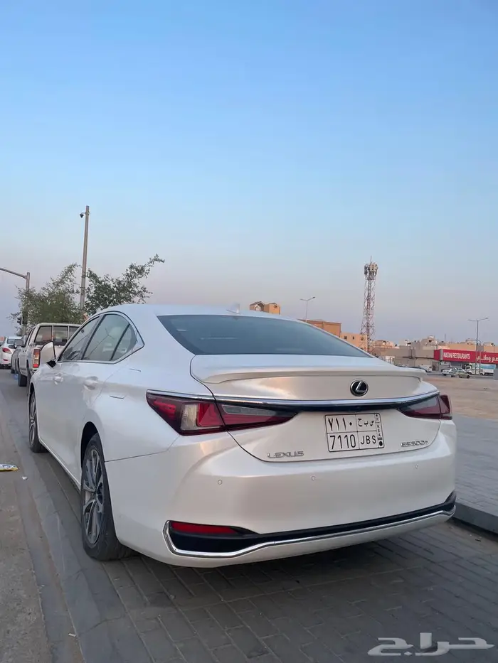 لكزس ES300 هايبرد ابيض 2023 2