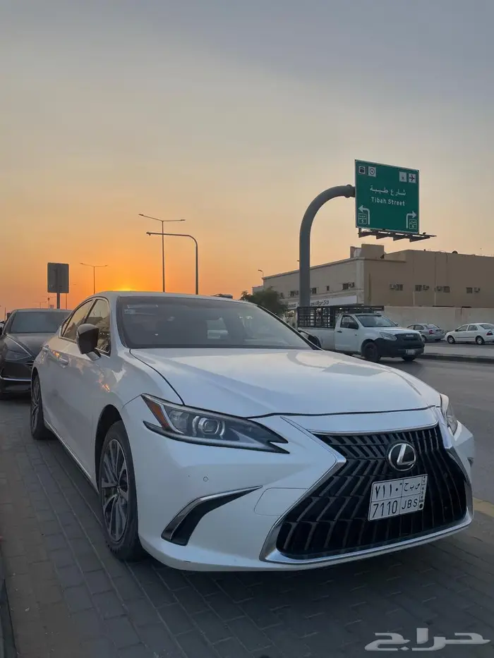 لكزس ES300 هايبرد ابيض 2023 1