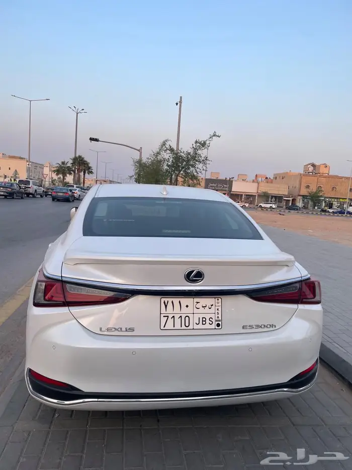 لكزس ES300 هايبرد ابيض 2023 4