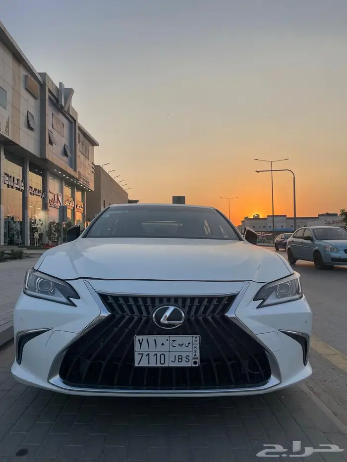 لكزس ES300 هايبرد ابيض 2023 3