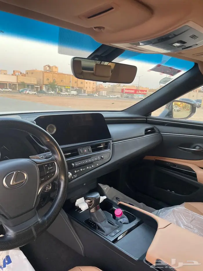 لكزس ES300 هايبرد ابيض 2023 6