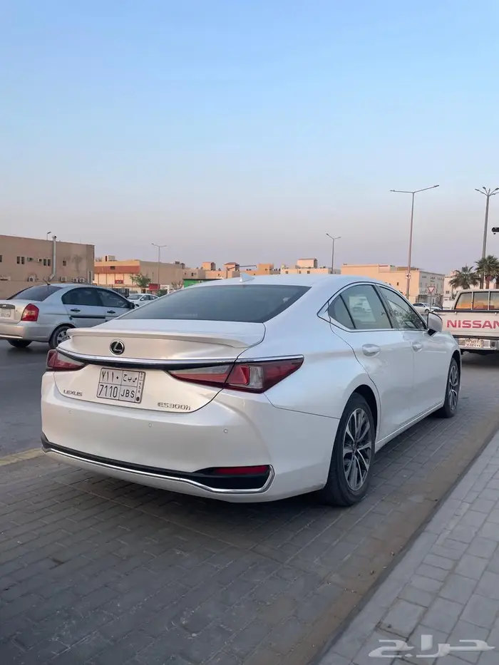 لكزس ES300 هايبرد ابيض 2023 0