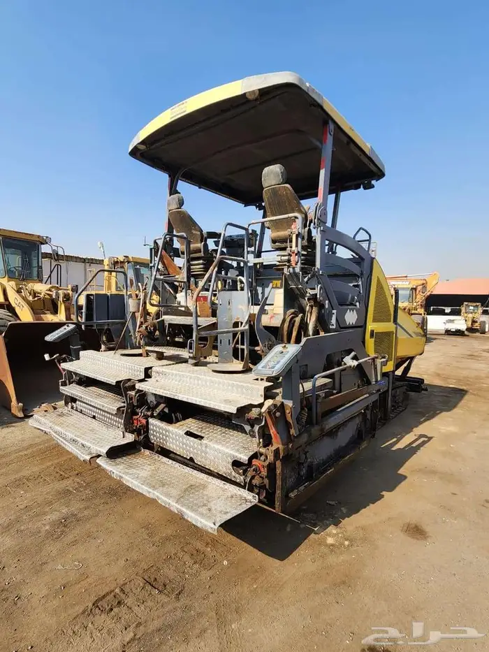 فرادة اسفلت دينباك موديل 2014 شغال 4200 ساعه 7