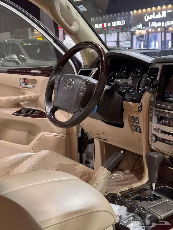 جيب لكزس 2015 LX570 سعودي خصم الخصم فل كامل 11