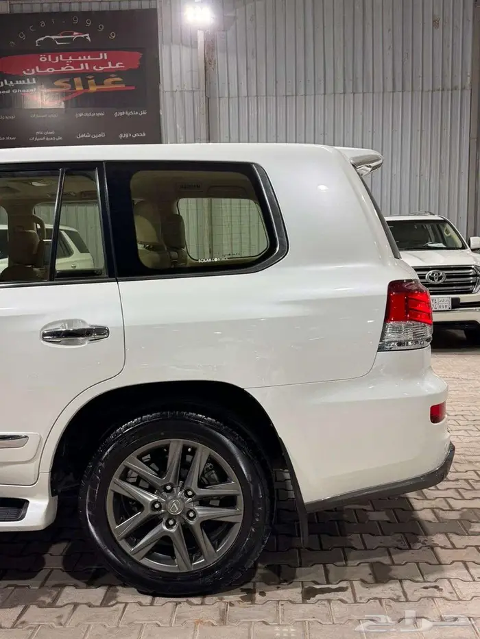 جيب لكزس 2015 LX570 سعودي خصم الخصم فل كامل 2