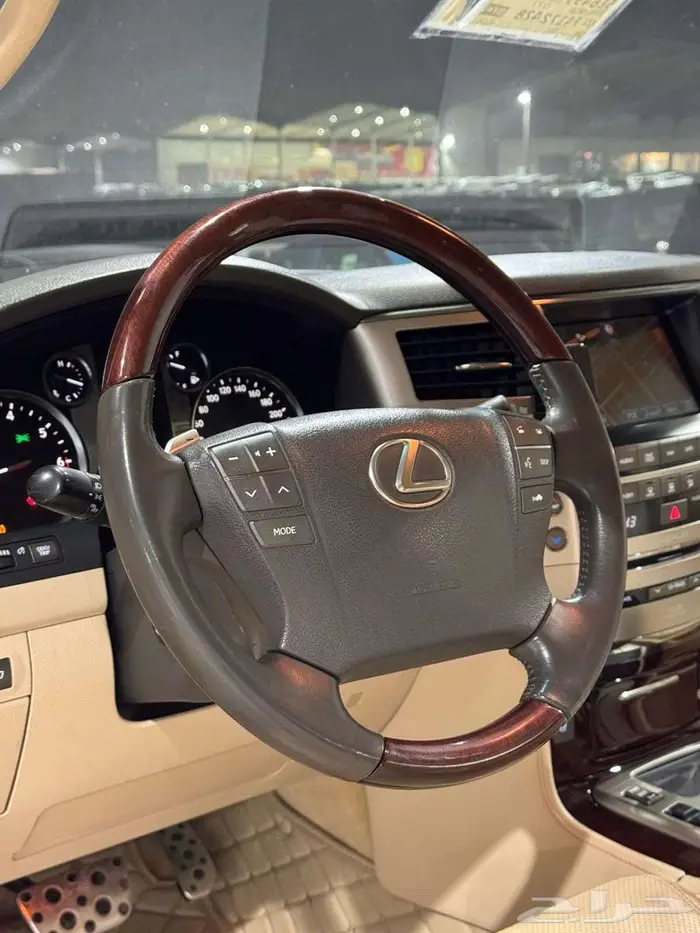 جيب لكزس 2015 LX570 سعودي خصم الخصم فل كامل 6