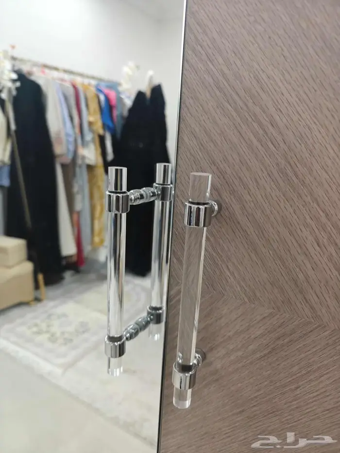 دولاب ملابس فاخر بتصميم عصري وأبواب مرايا كاملة للبيع 2