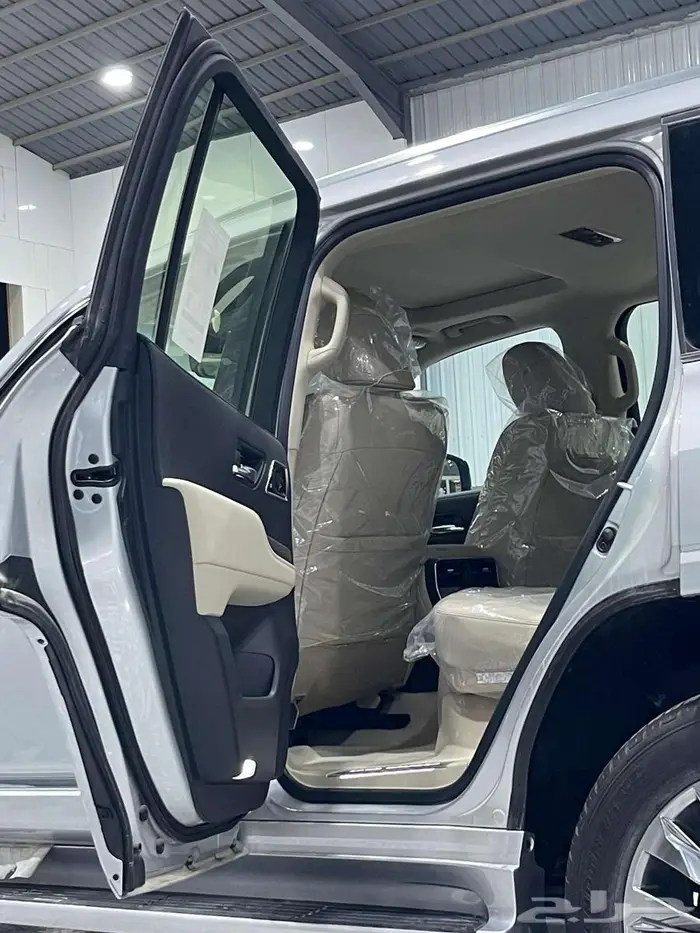 تويوتا لاندكروزر VXR ديزل 2023 فضي 335000 7