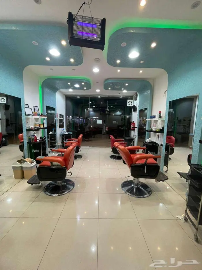 محل حلاقة للتقبيل 2