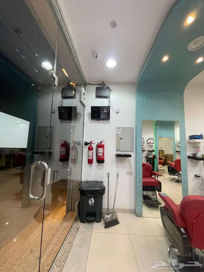 محل حلاقة للتقبيل 0