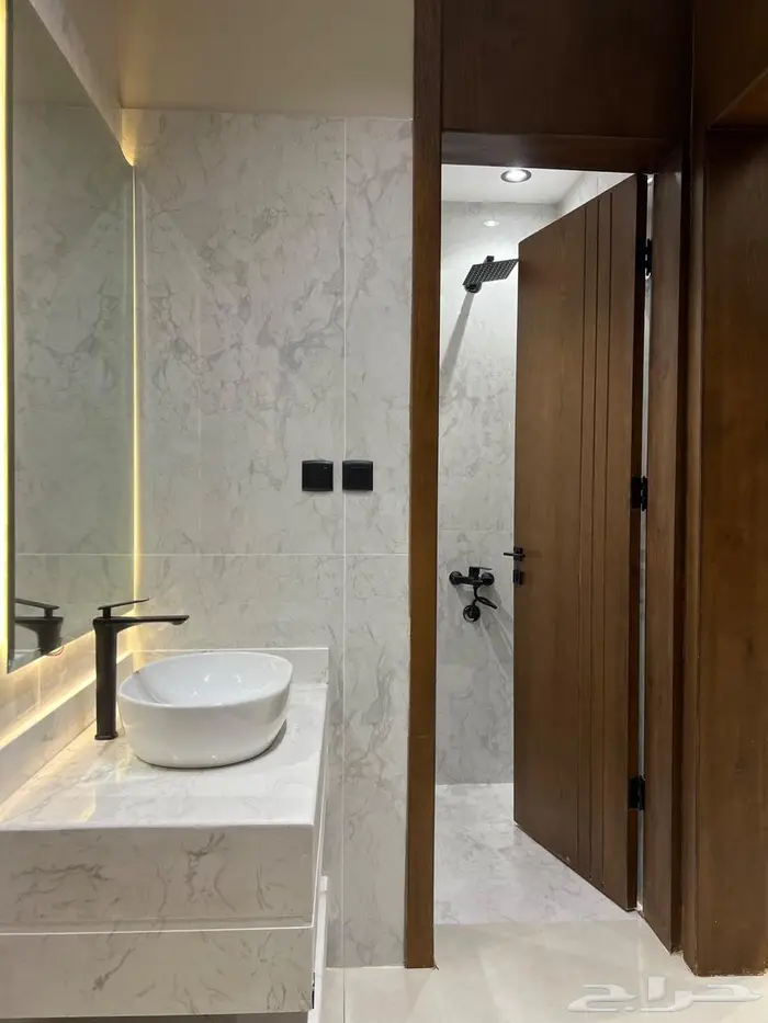 ملحق للبيع بمساحة كبيرة سطح كامل حي الصفا 540 الف 2