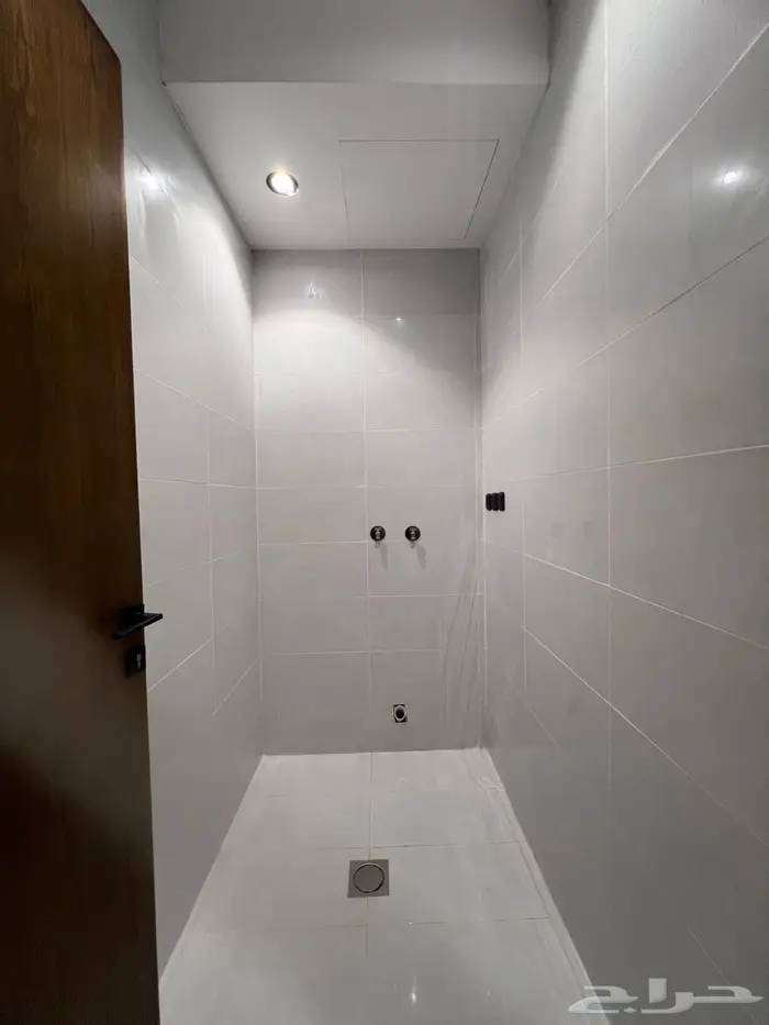 ملحق للبيع بمساحة كبيرة سطح كامل حي الصفا 540 الف 9