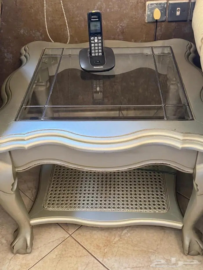 طقم كنب فاخر في صالة المنزل (3 صوفه 4 مفرد   2nطاولة شاي( 6