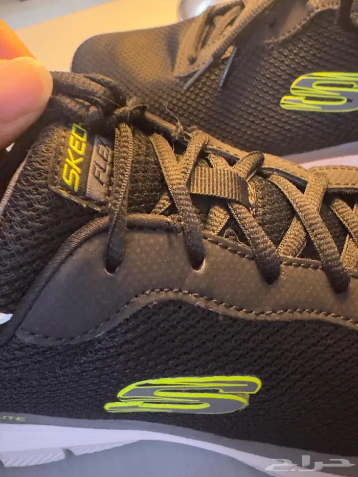 حذاء رياضي سكيتشرز مقاس 41 5