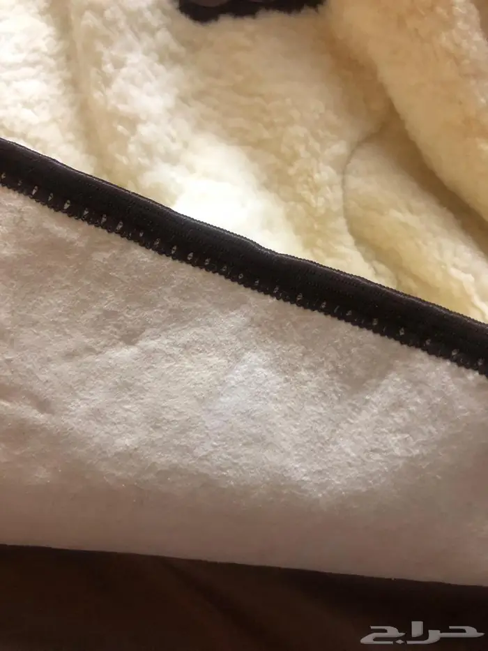 للبيع جاكيت من الخارج وبر جمل ومن الداخل غنم طفيلي 0