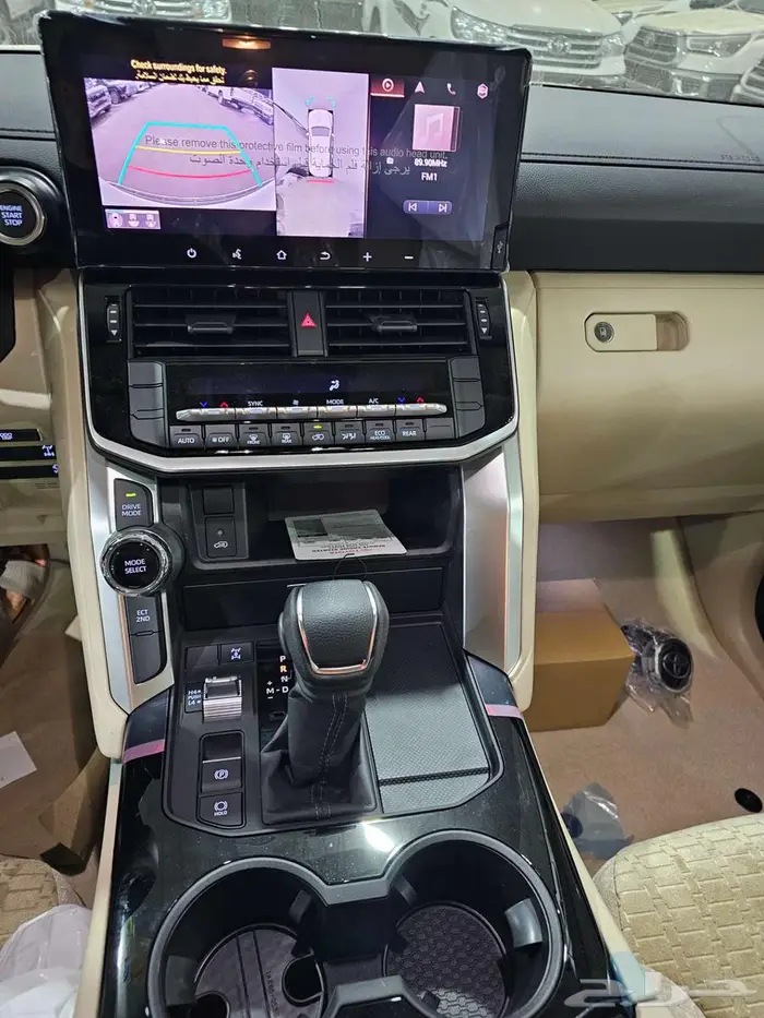 لاندكروزر GXR L2 عبداللطيف جميل بنزين 5