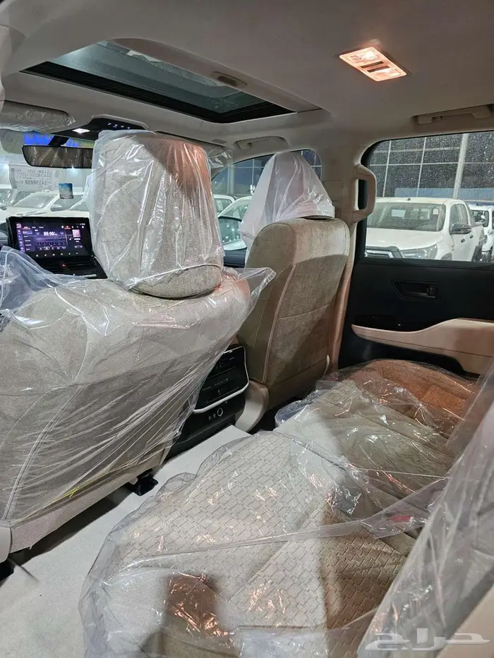 لاندكروزر GXR L2 عبداللطيف جميل بنزين 7