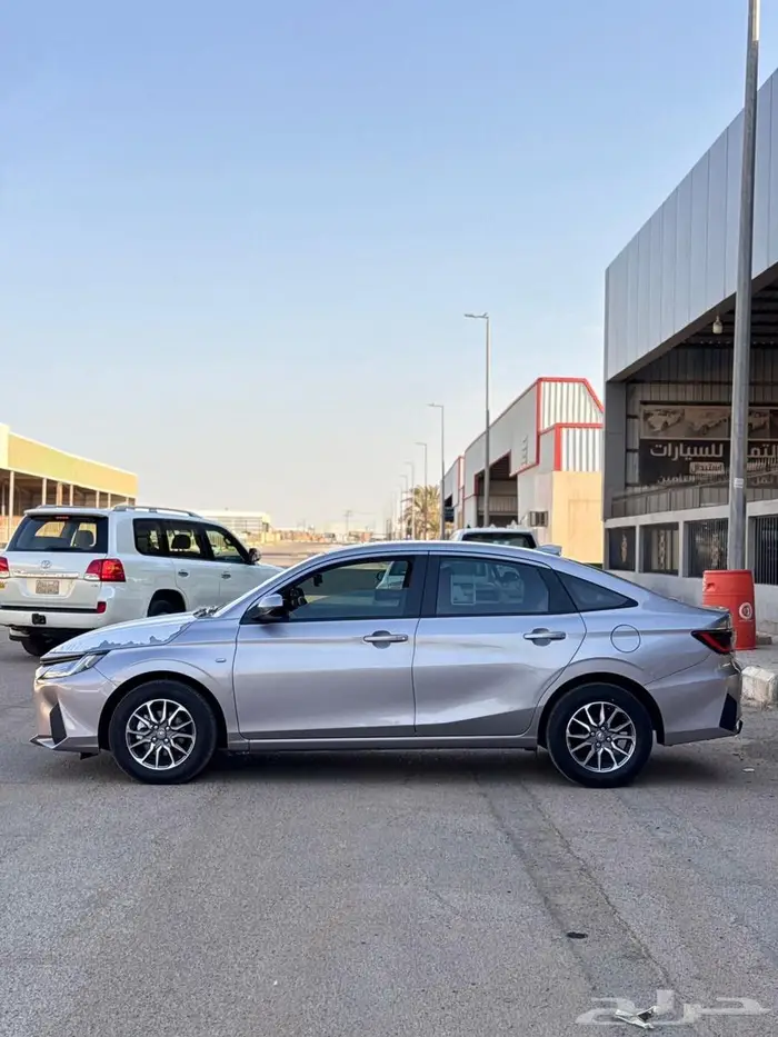 بيعة سريعة يارس 2024 عداد 11 الاف رصاصي غامق 11