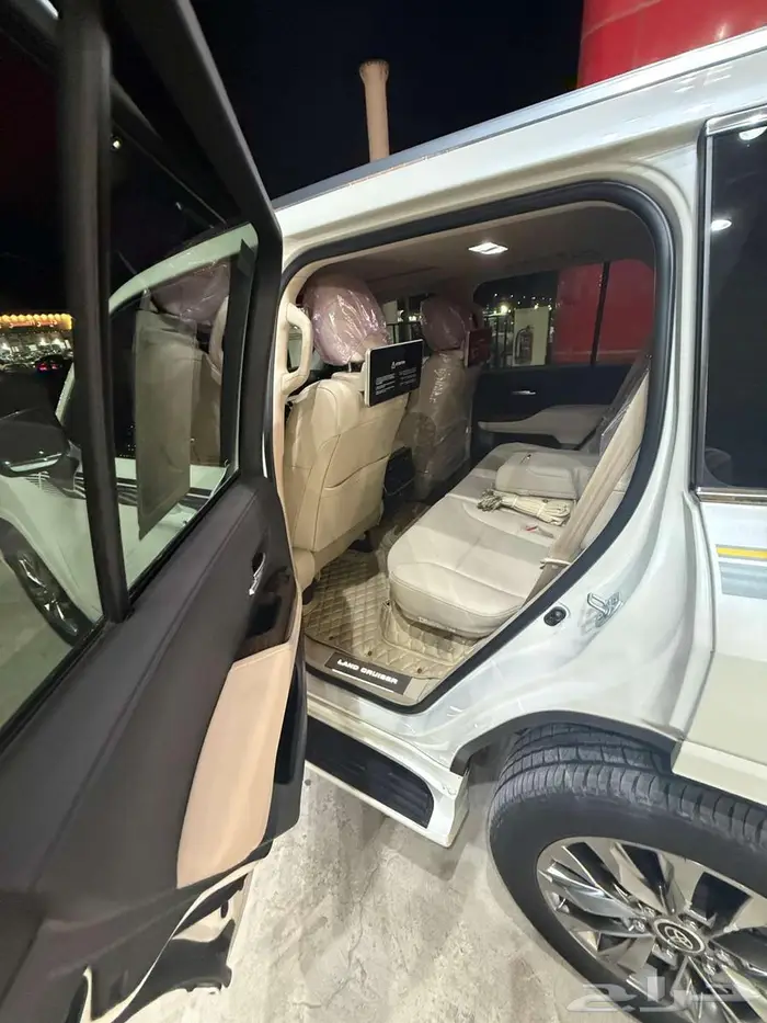 لاندكروزر 2024 GXR-L5 فل كامل سعودى ممشى 47500 الف 11