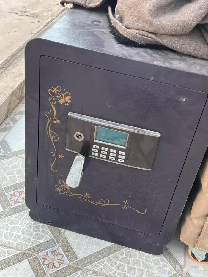 للبيع فريزر وتوجوري وطاوله وسياكل أطفال سكراب 12