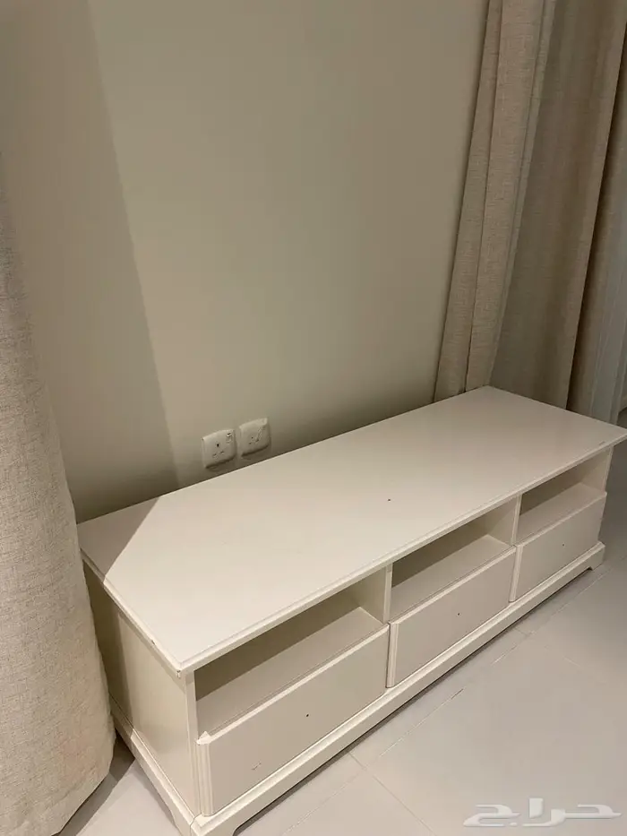 طاولة تلفزيون من ايكيا 1