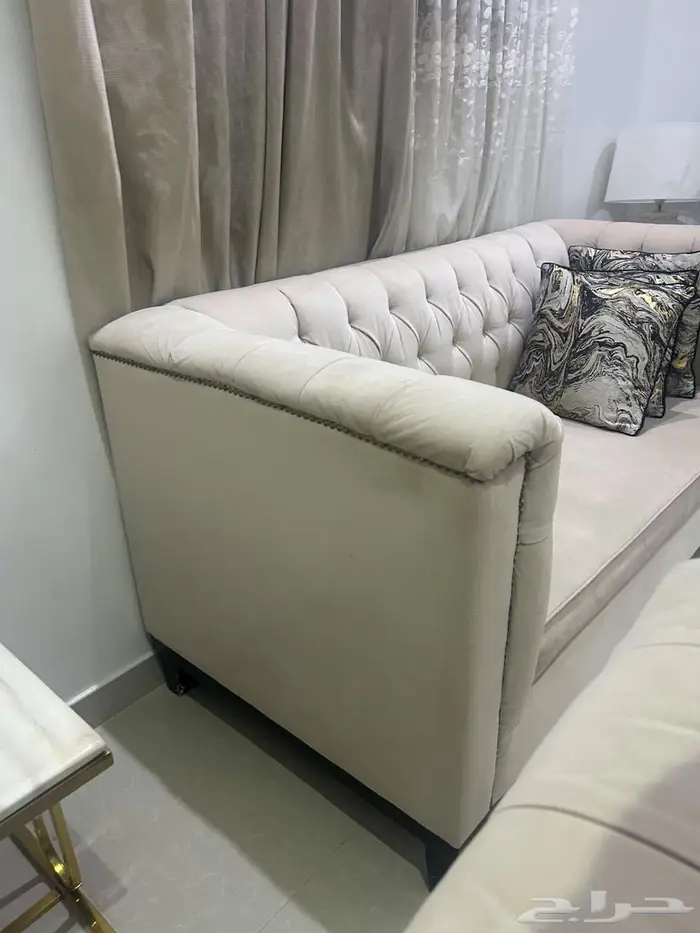 كنب للبيع مع الستارة 1