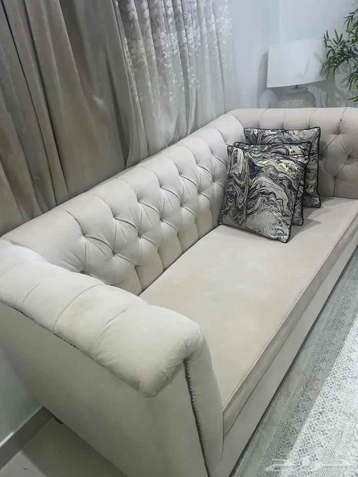 كنب للبيع مع الستارة 2