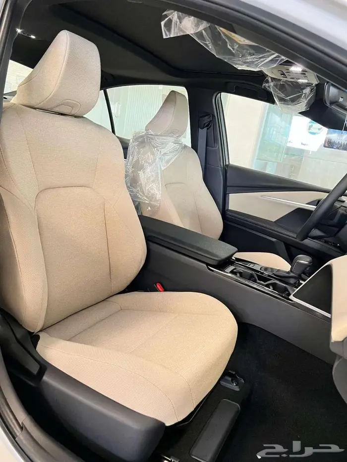 كامري LE بانوراما أبيض بنزين وهايبرد 2025 جميع الالوان 18