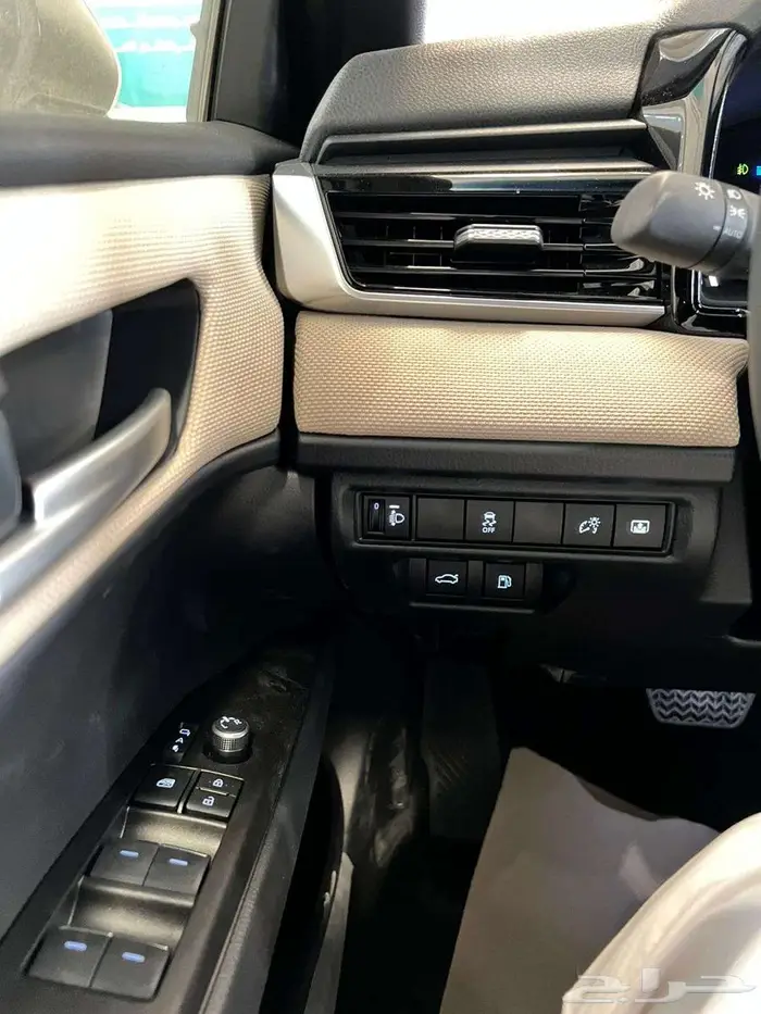 كامري LE بانوراما أبيض بنزين وهايبرد 2025 جميع الالوان 10