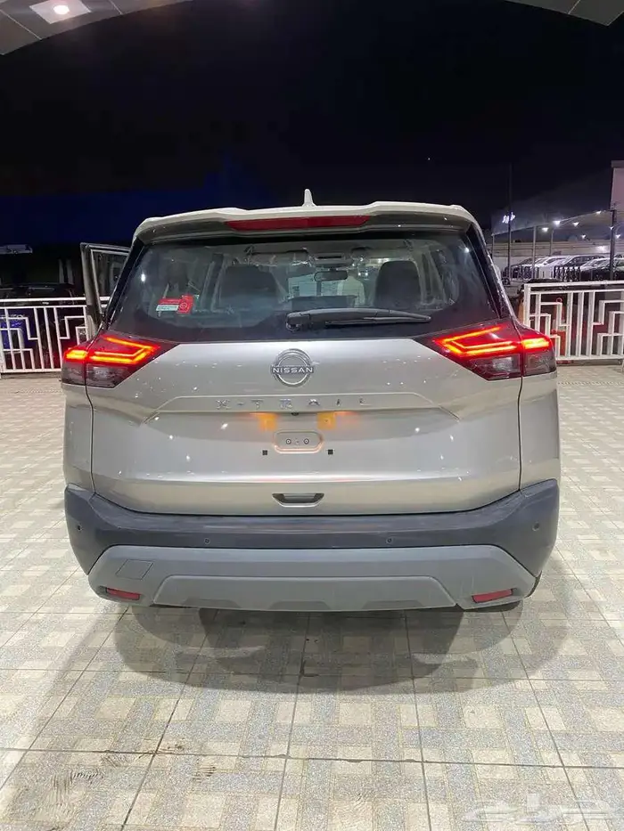 نيسان اكستريل ستاندر 5 و 7 مقاعد 6