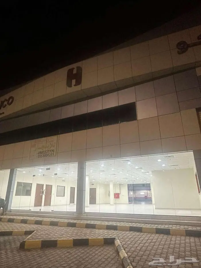 معرض للبيع مناسب لوكالات السيارات 0