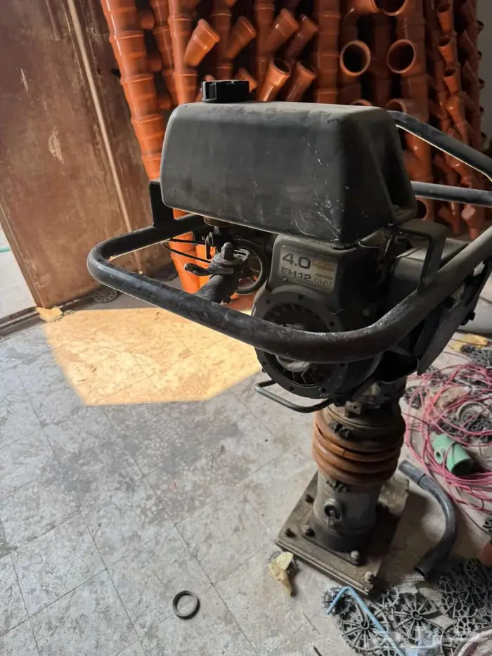 للبيع رصاصه نطاط بنزين مستعملة - صناعة يابانية 2